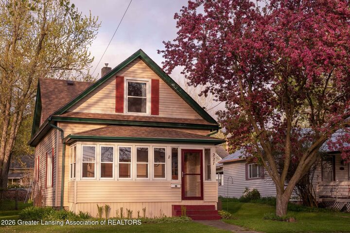 Property Photo: 227 W Lincoln Street MI 48837