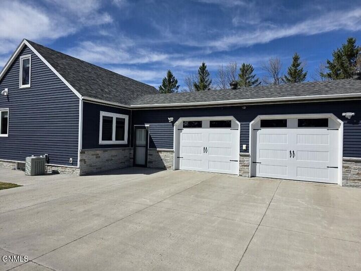 Property Photo:  309 Birch Street W  ND 58442 