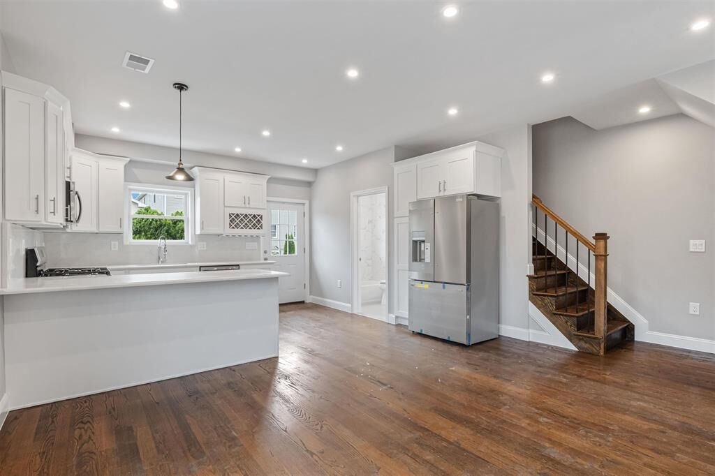 Property Photo:  153 Laidlaw Ave 1  NJ 07306 