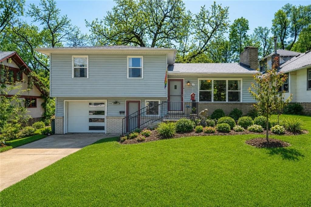 Property Photo:  1607 E 79th Street  MO 64131 