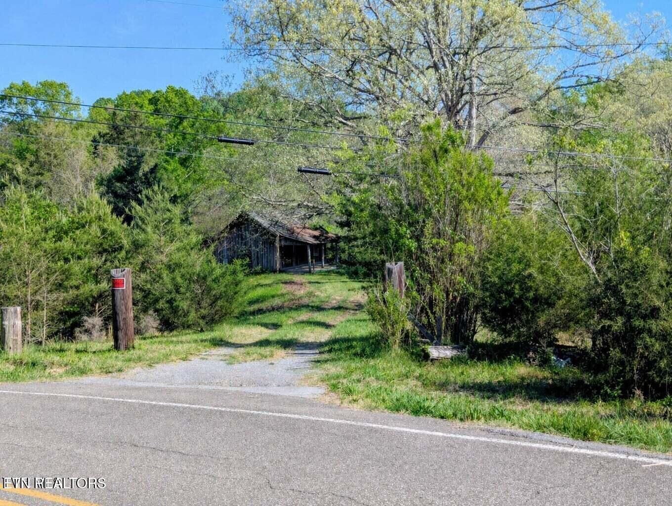 Property Photo: 2424 Midway Rd TN 37914