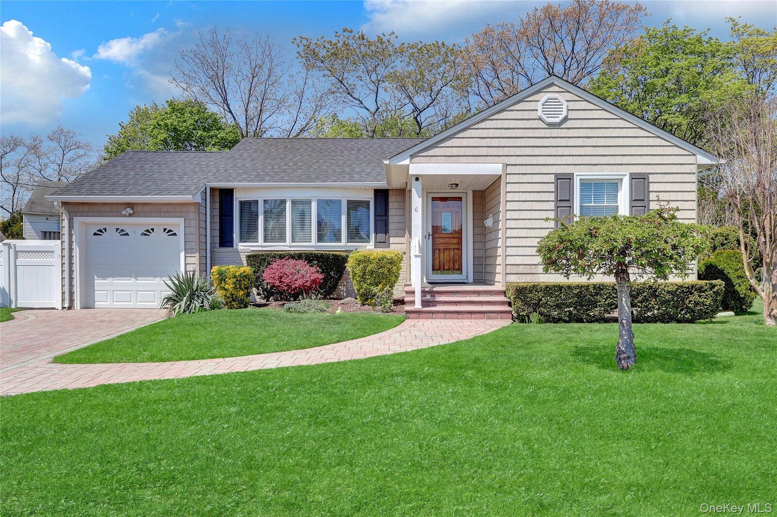 Property Photo:  6 Sheep Pasture Lane  NY 11758 
