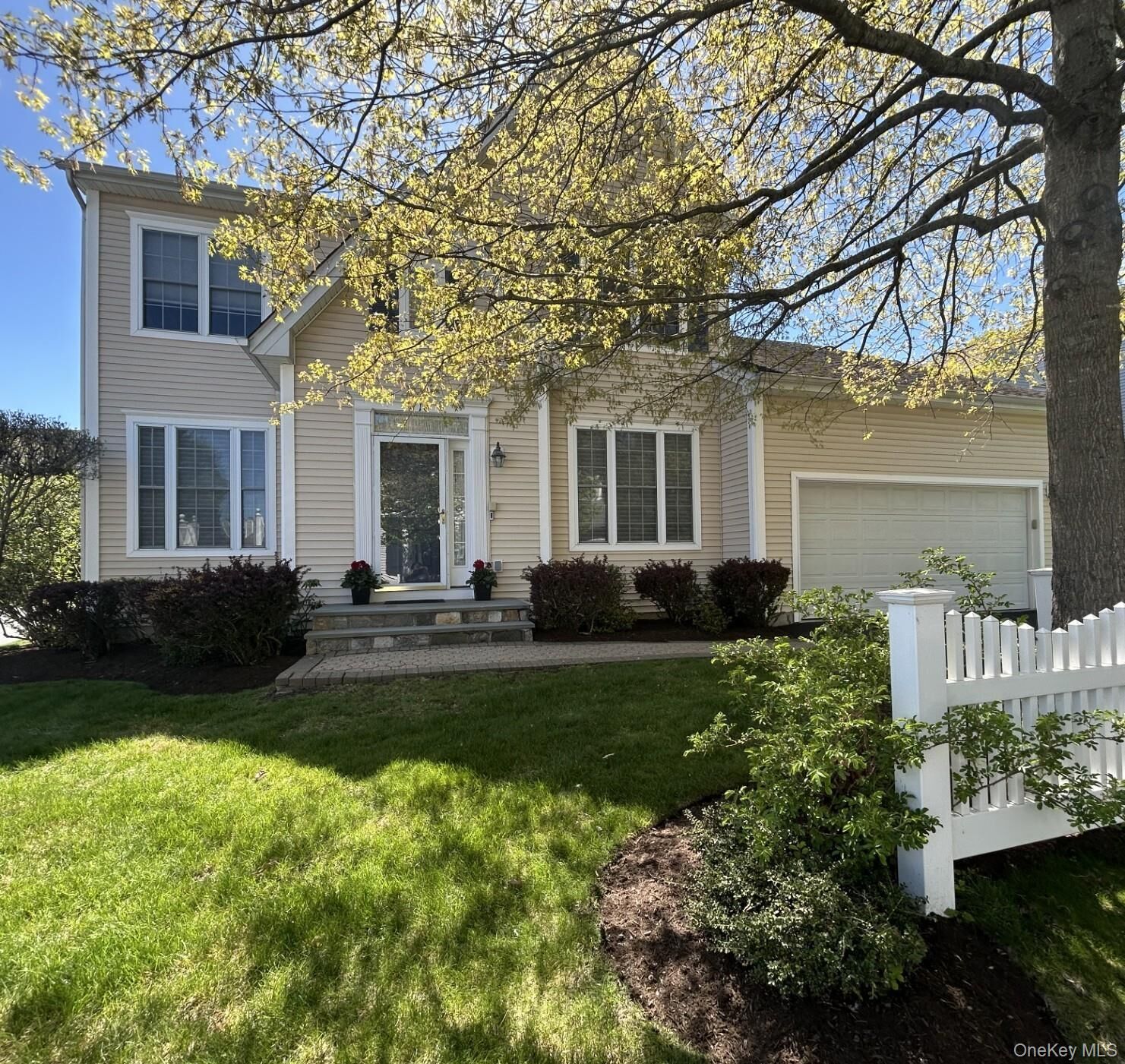 Property Photo:  10 Limerick Court  NY 10603 