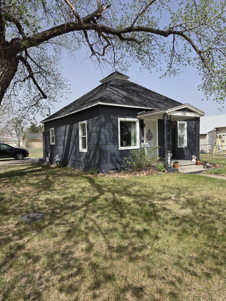Property Photo:  614 N Jefferson  NE 69101 