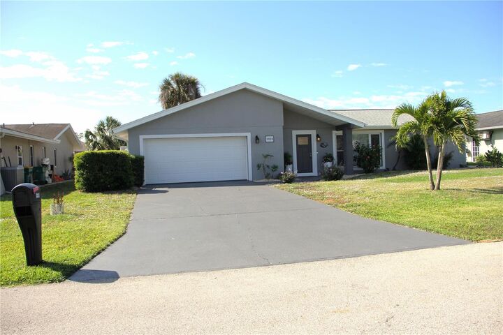 Property Photo: 2824 Shannon Drive FL 33950