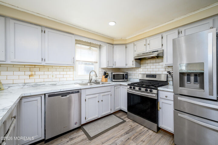 Property Photo:  570 Eltone Road  NJ 08527 