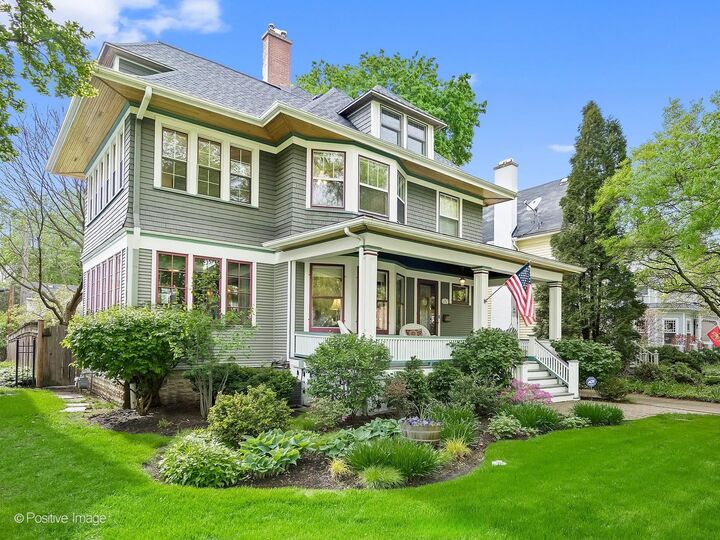 Property Photo:  112 S Waiola Avenue  IL 60525 