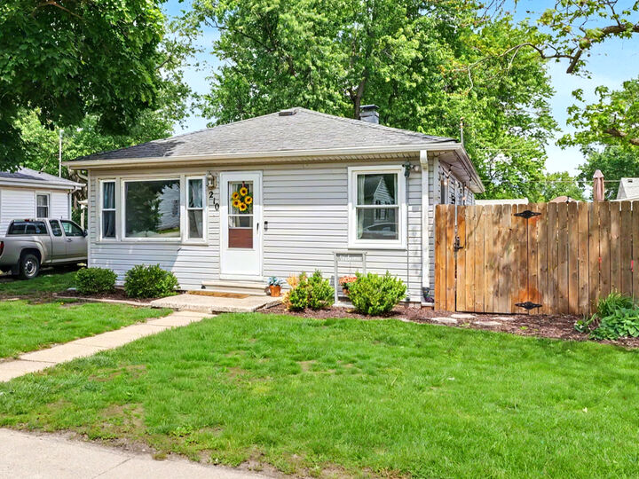 Property Photo:  210 North Street  IL 61843 