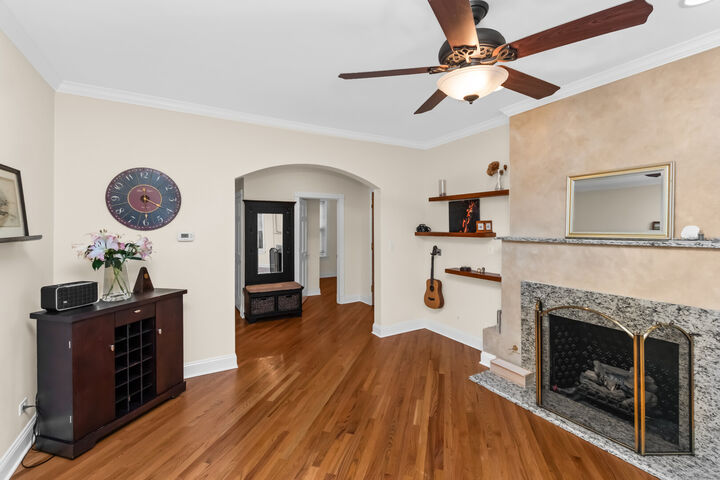 Property Photo:  