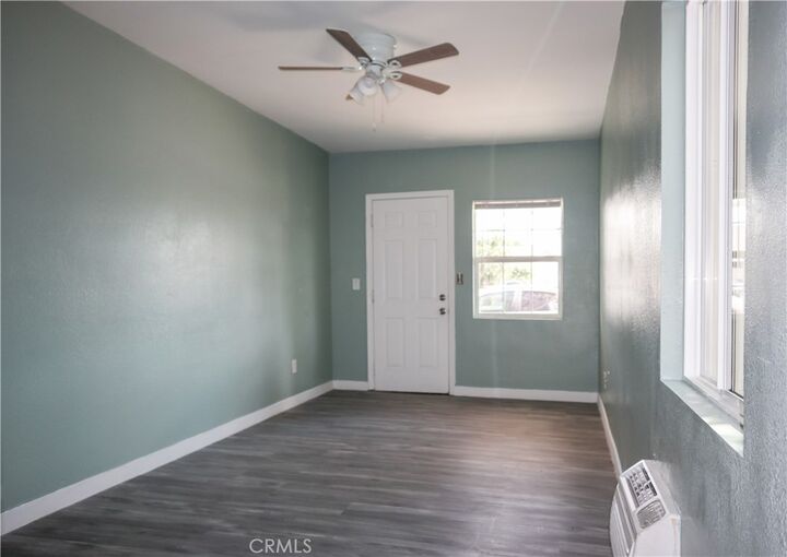 Property Photo:  118 Roberts Ln A-D  CA 93308 