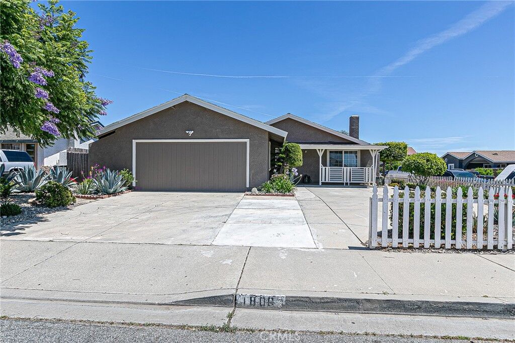 Property Photo:  1806 Woodlawn  CA 93458 