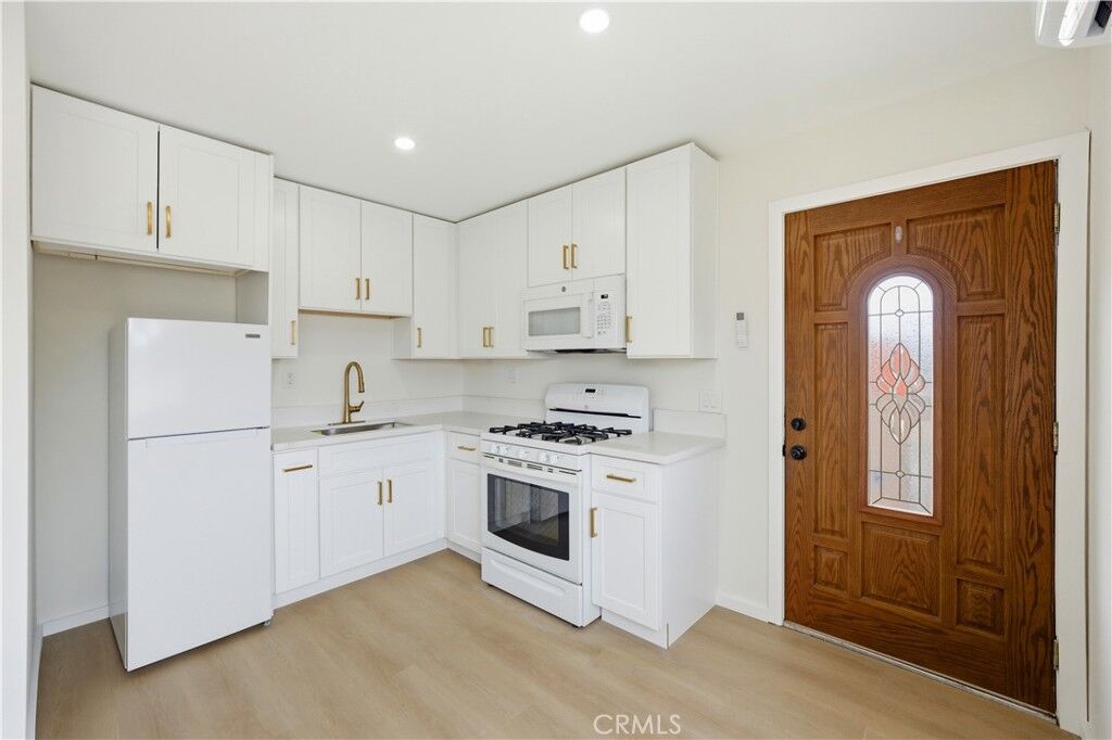 Property Photo:  11633 Terradell B  CA 90670 