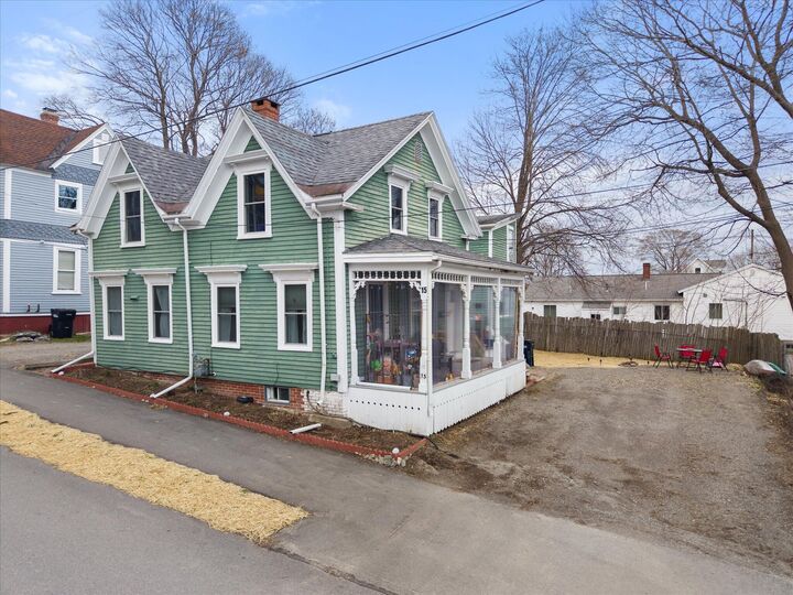 Property Photo:  15 Grant Street  ME 04401 