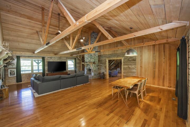 Property Photo:  1370 Dog Branch Rd  TN 37057 
