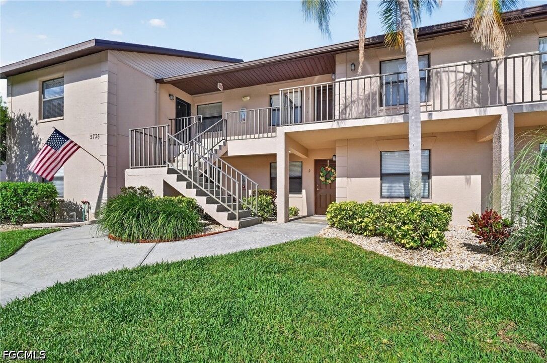 Property Photo:  5735 Foxlake Drive 2  FL 33917 