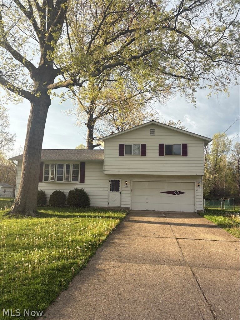 Property Photo: 7265 Farnham Drive OH 44060