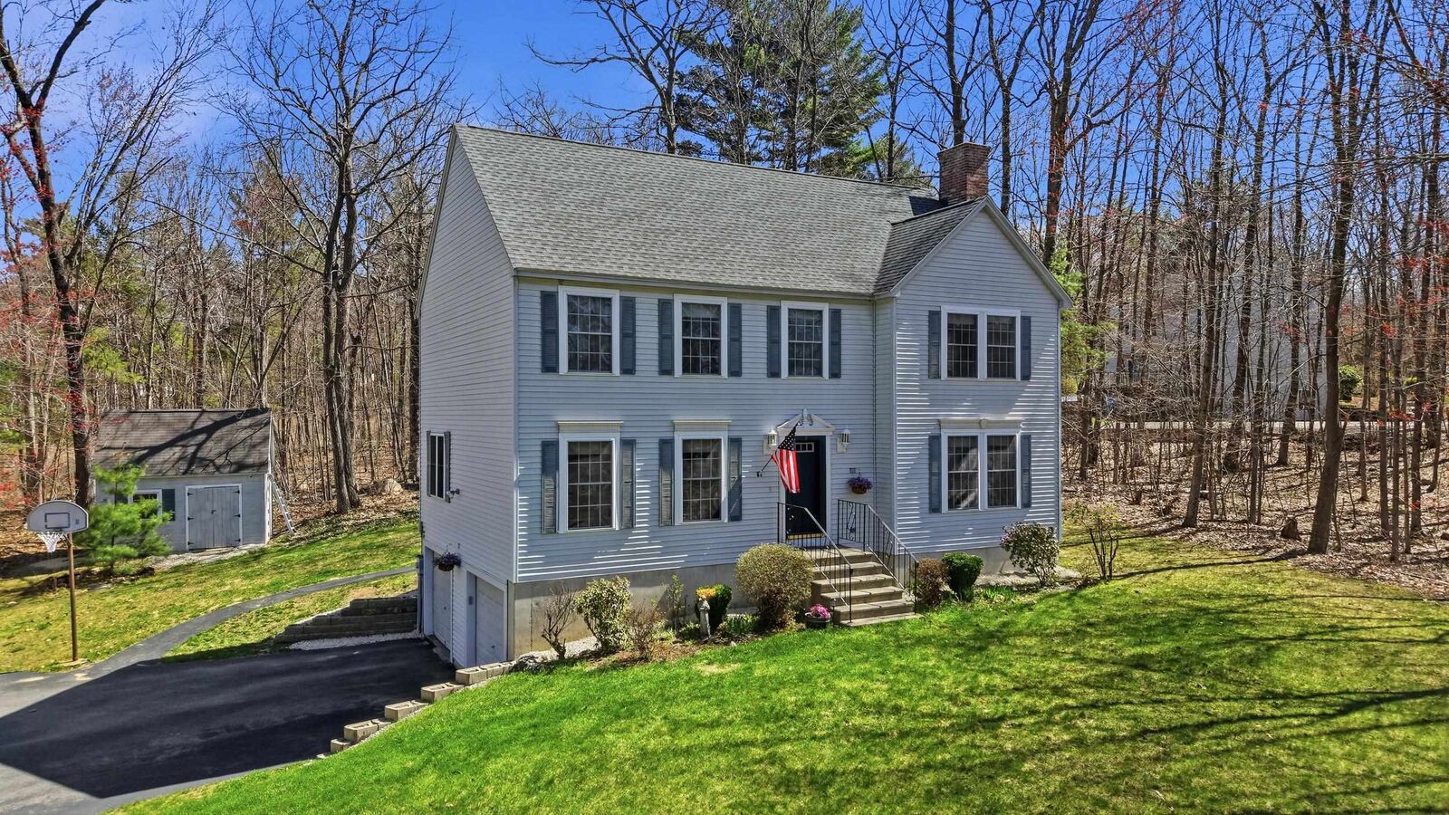 Property Photo:  10 Virginia Court  NH 03106 