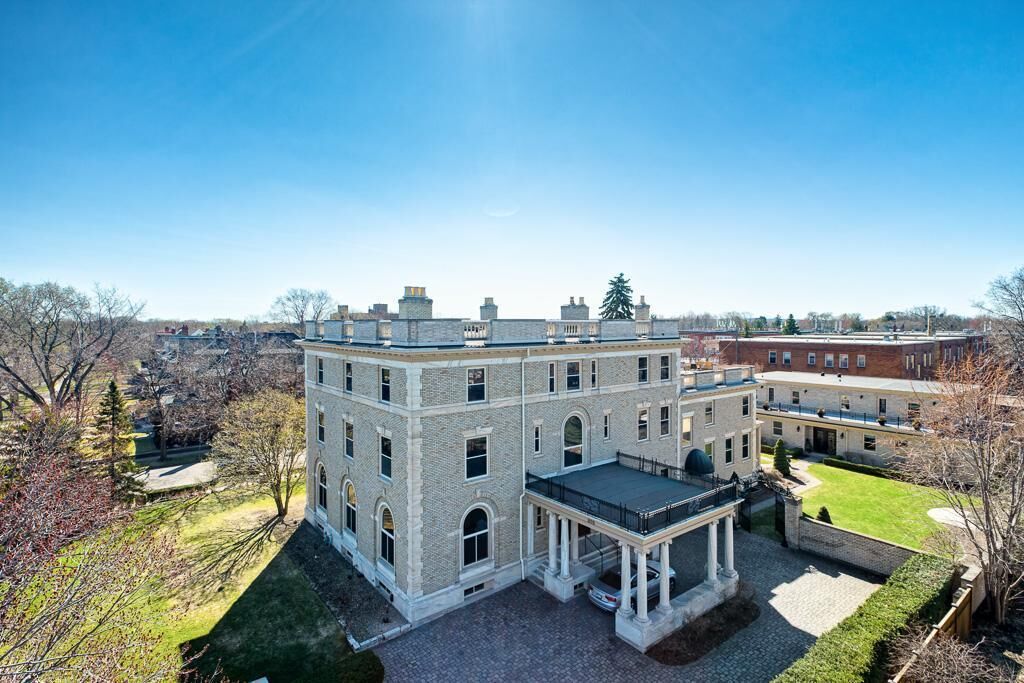 Property Photo:  808 Summit Avenue 2  MN 55105 