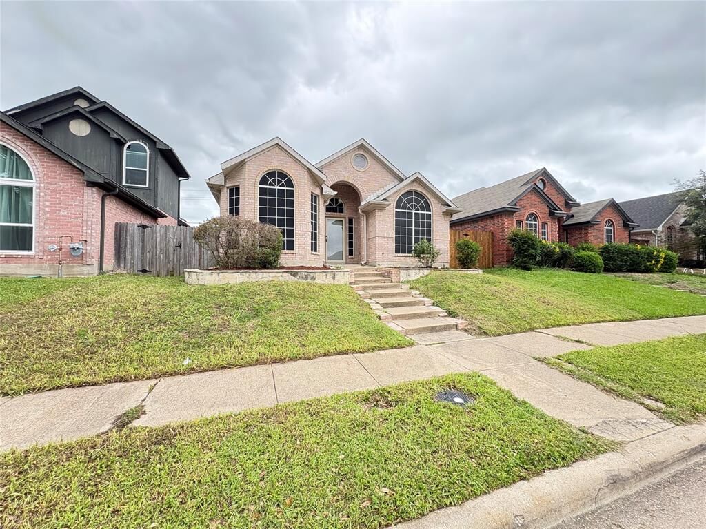 Property Photo:  928 Winchester Lane  TX 75181 