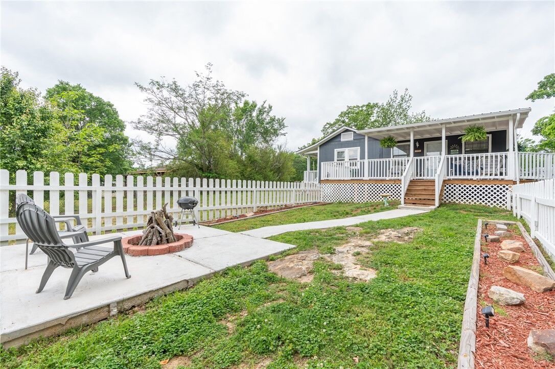 Property Photo:  614 Dawson Circle  AR 72936 