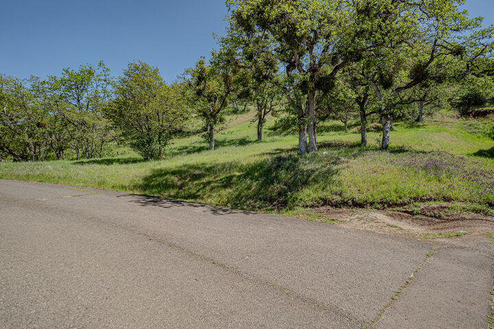Property Photo:  374 Avalon Terrace  OR 97524 