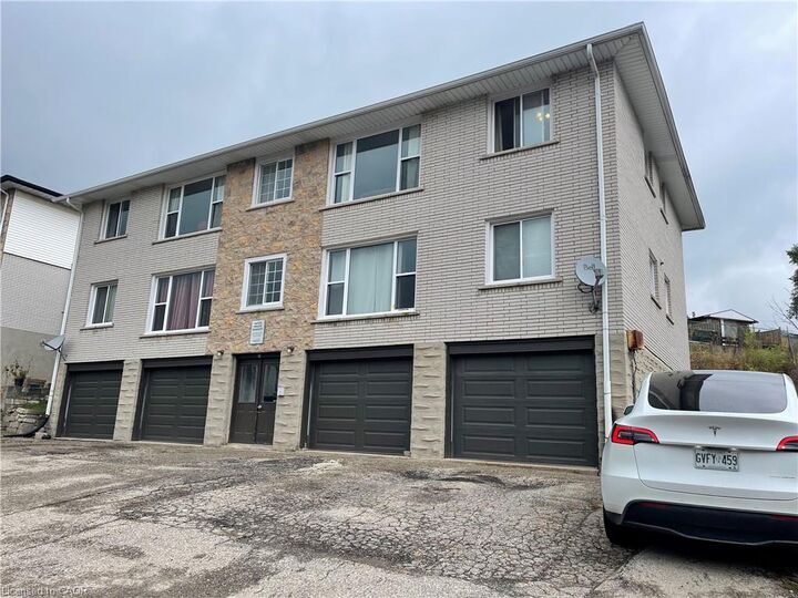 15 Glen Road — photo 1