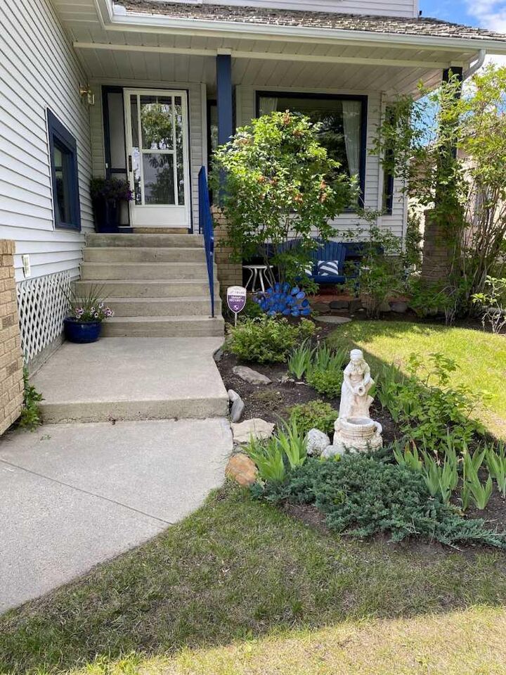 Property Photo: 219 Hawkstone Close NW AB T3G 3P3