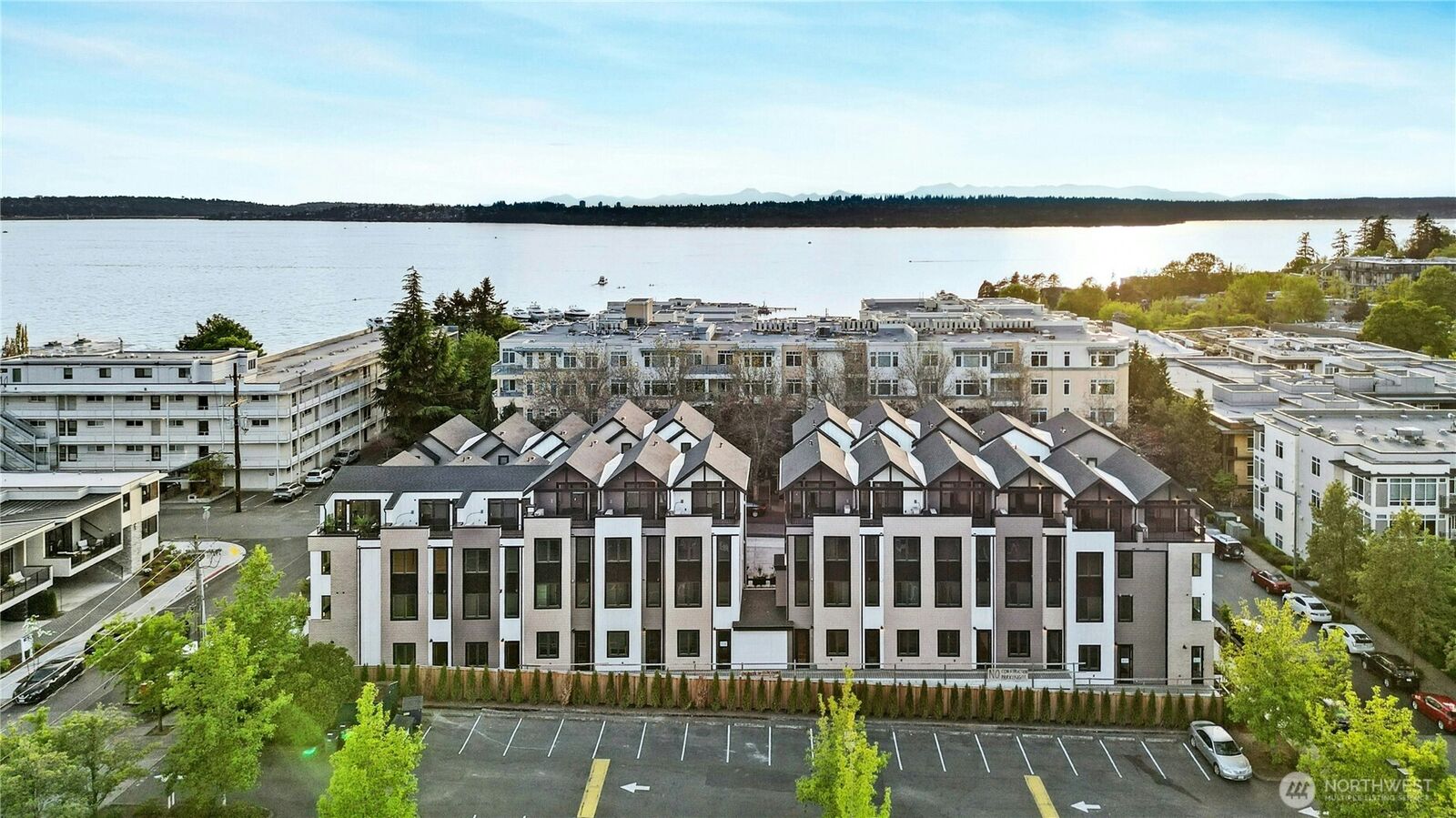 Property Photo:  116 E  2nd Street S E  WA 98033 