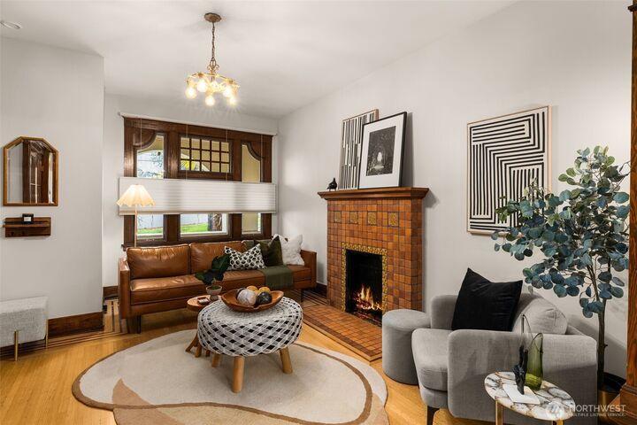 Property Photo:  2909  Franklin Avenue E A  WA 98102 