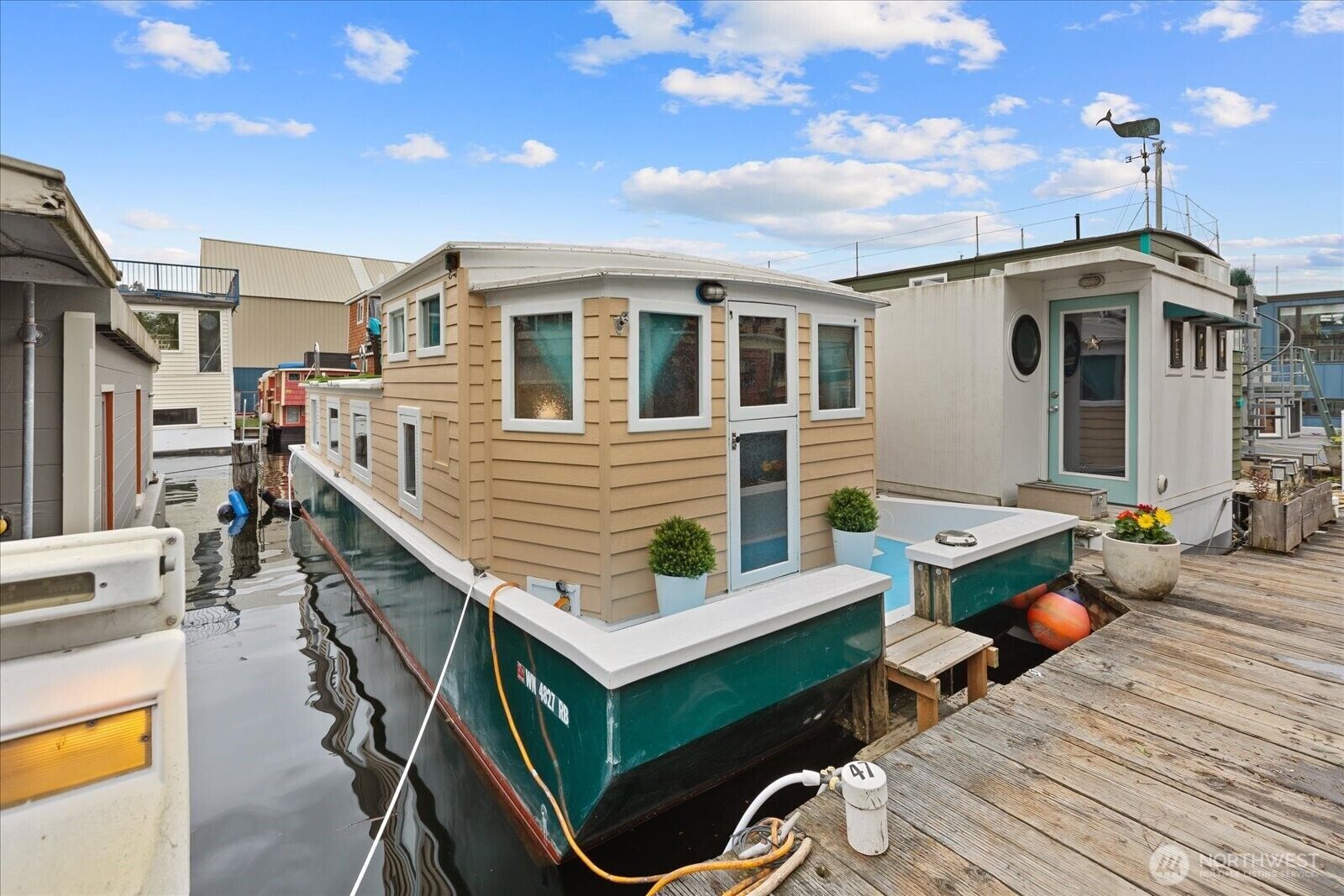 Property Photo:  2143 N Northlake Way 47  WA 98103 