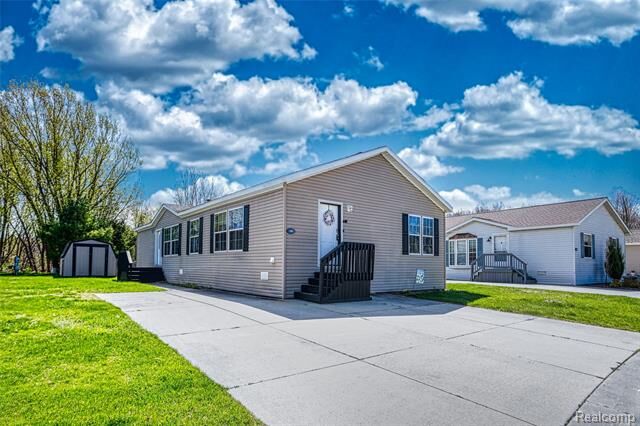 Property Photo:  280 Pompano Court  MI 48446 