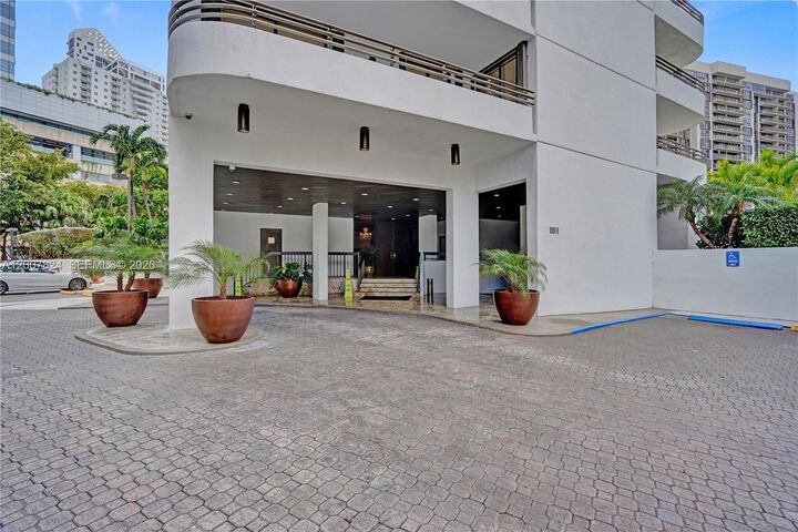 Property Photo:  151 SE 15th Rd 502  FL 33129 