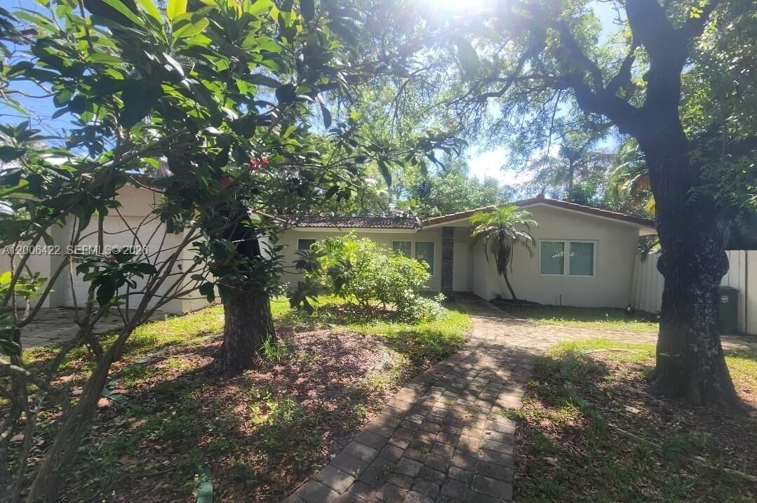 Property Photo:  141 NE 30th St  FL 33334 