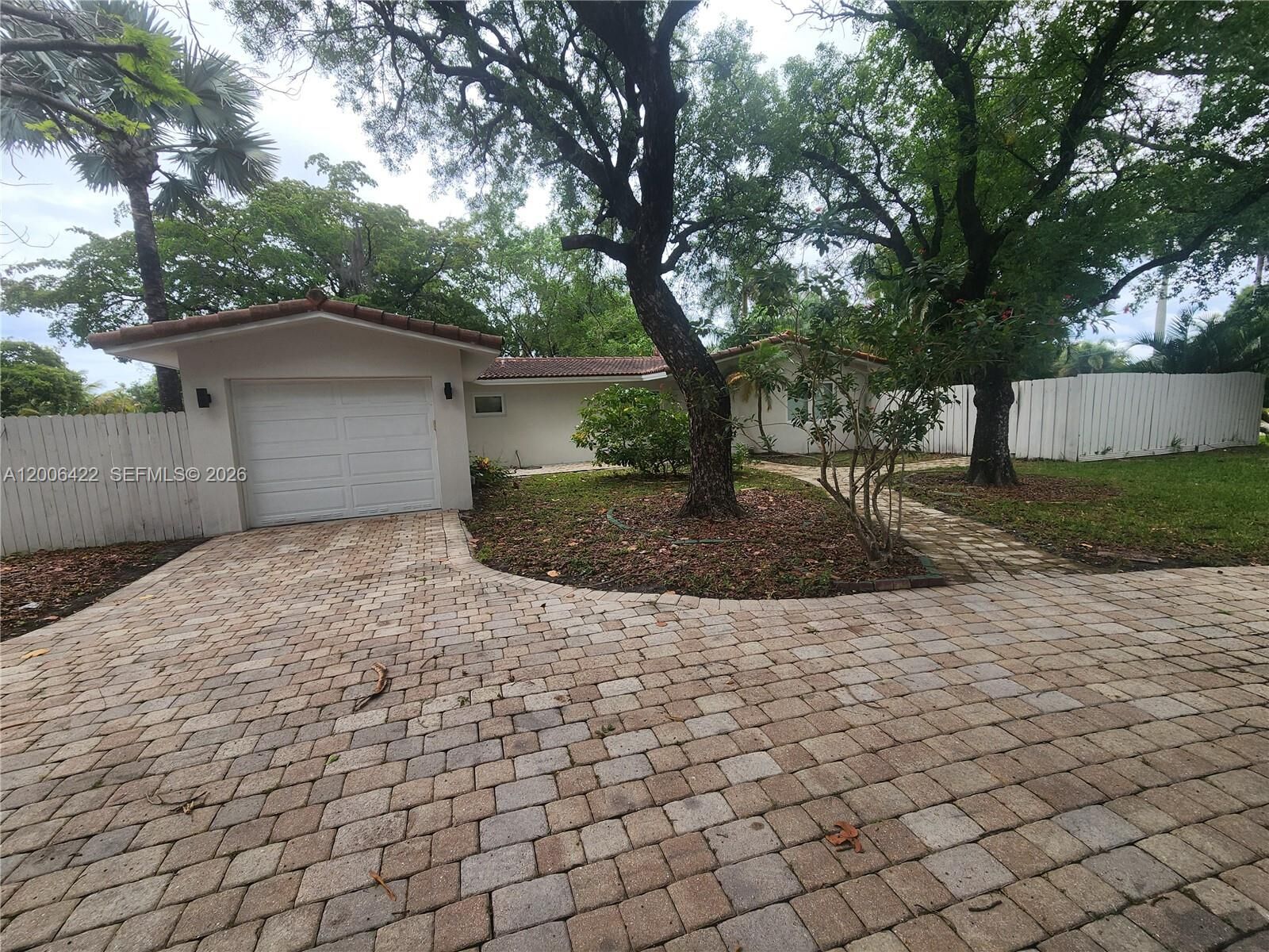 Property Photo:  141 NE 30th St  FL 33334 