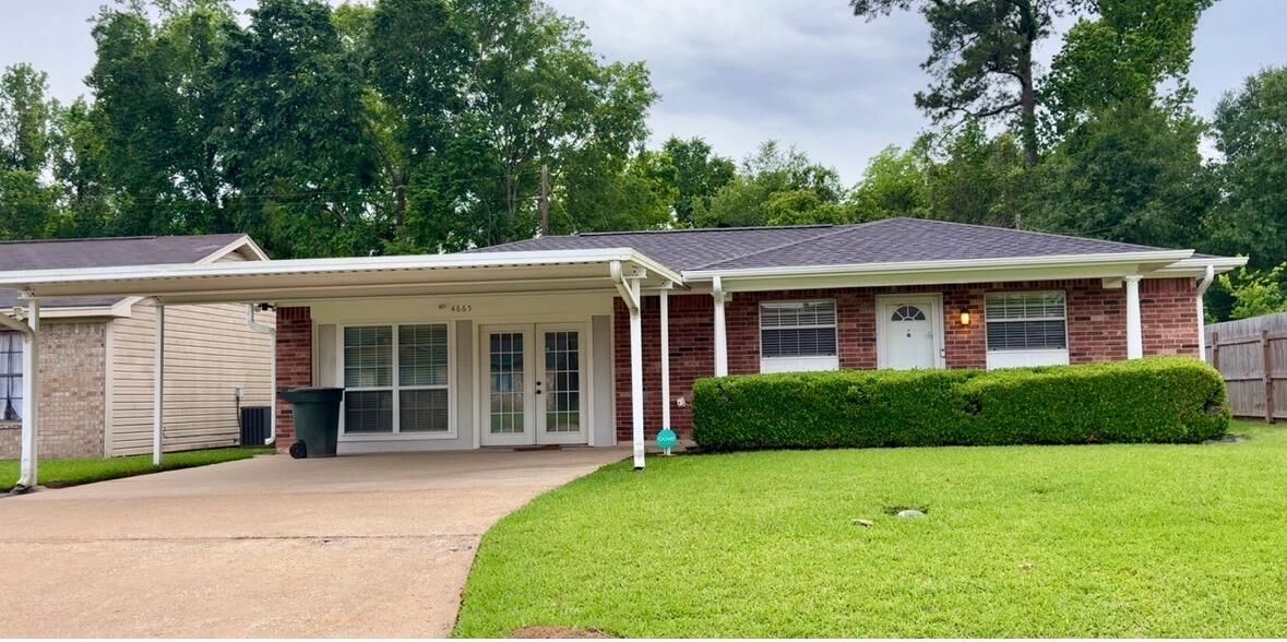 Property Photo:  4665 Glen Oaks Circle  TX 77708 