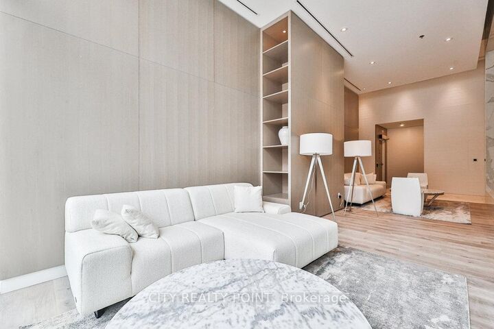 Property Photo: 370 Martha Street 2204 ON L7R 0G9
