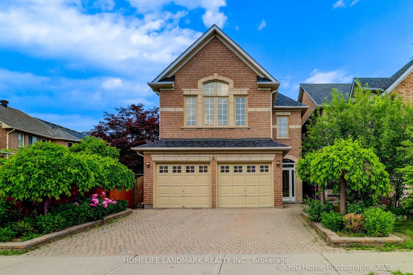 Property Photo: 211 Frank Endean Road ON L4S 2C6