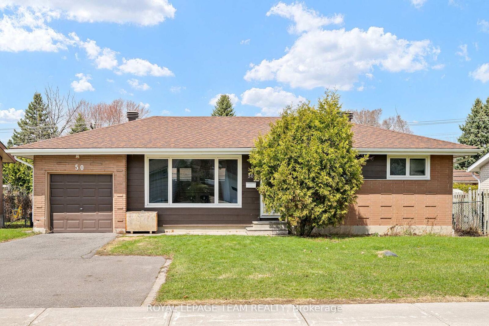 Property Photo: 50 Hilliard Avenue ON K2E 6C1