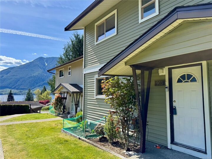 903 Maquinna Ave — photo 1