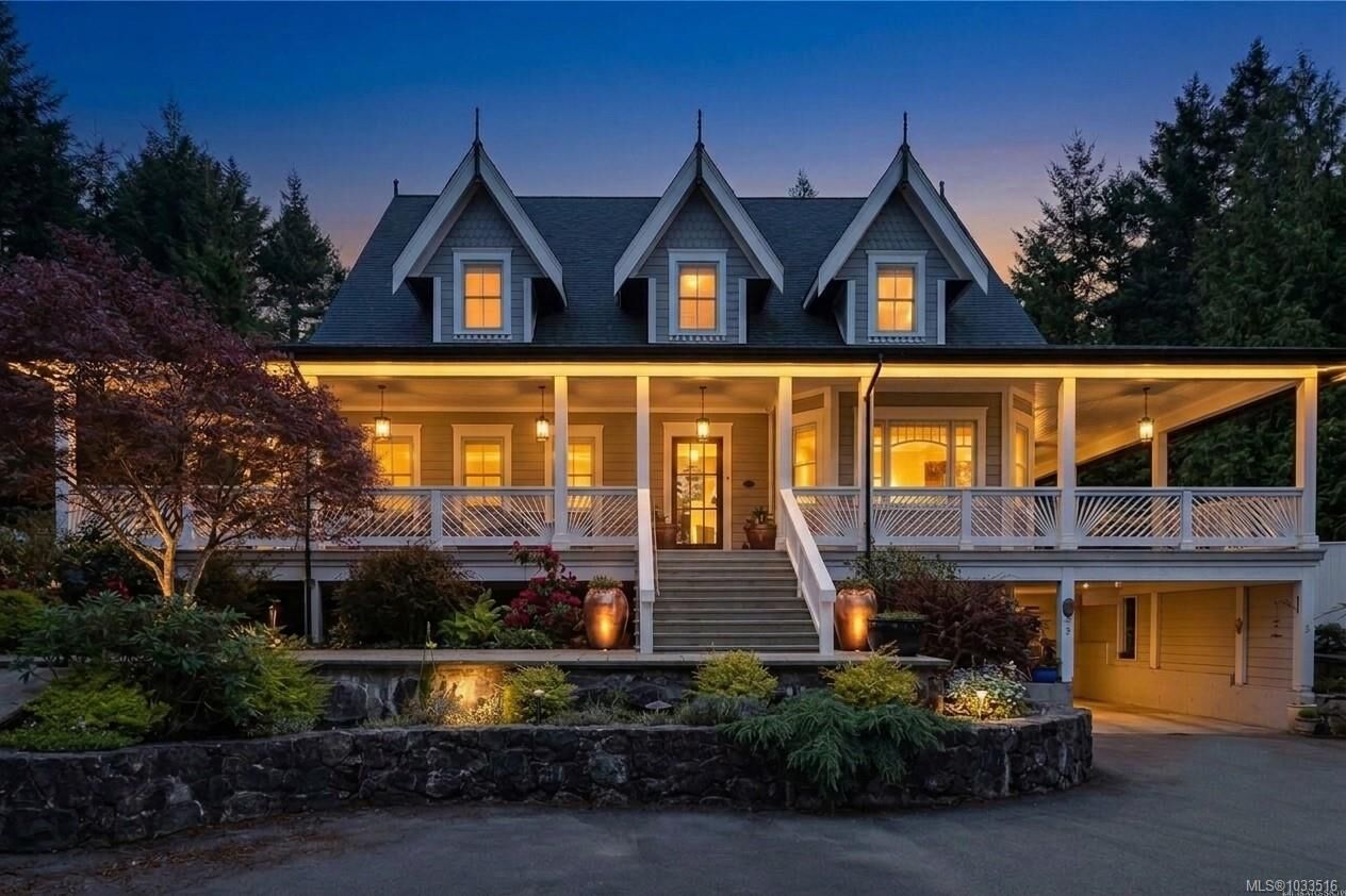Property Photo: 643 Southwood Dr BC V9B 6R9