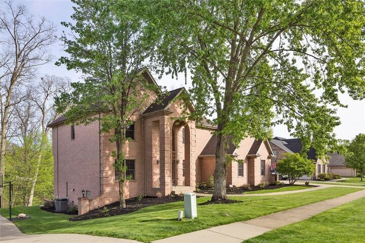 Property Photo:  163 Oakview Dr  PA 16066 