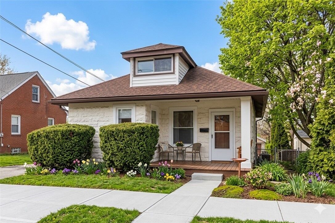 Property Photo:  1505 Raymond Ave  PA 15650 