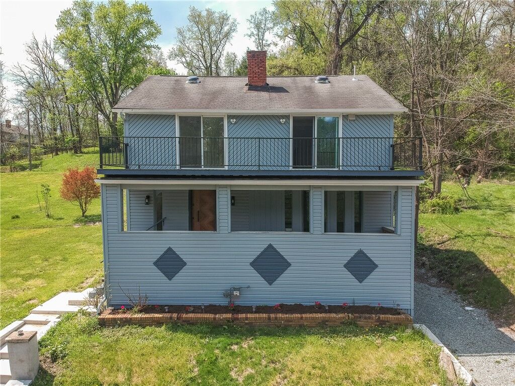 Property Photo:  2513 Grove Rd  PA 15129 