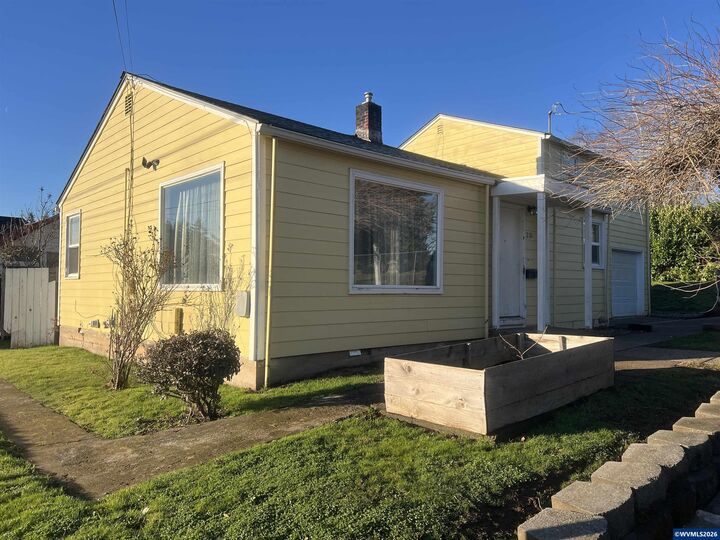 Property Photo:  210 Hoyt St S  OR 97302 