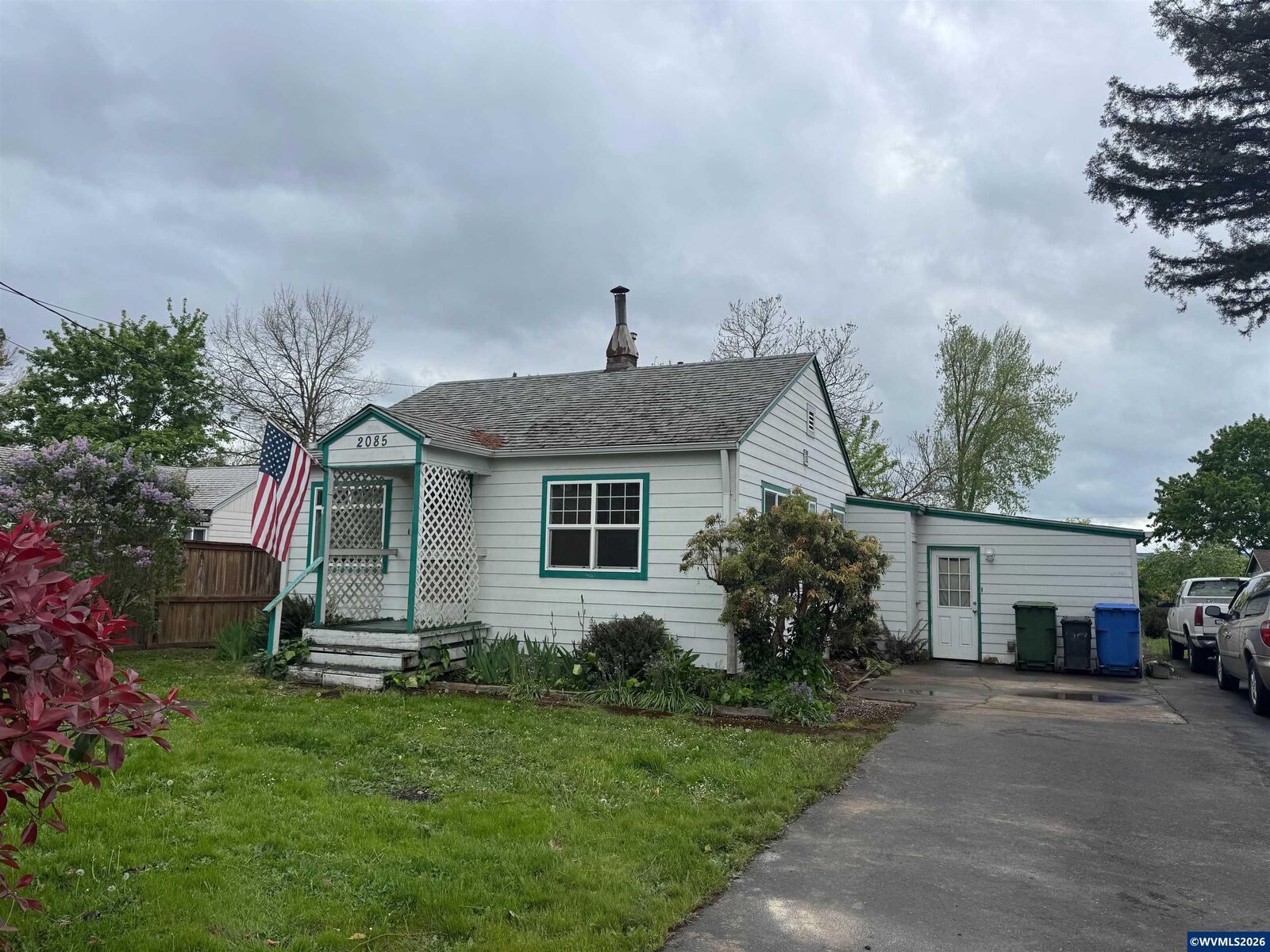 Property Photo:  2085 Evergreen Av NE  OR 97301 