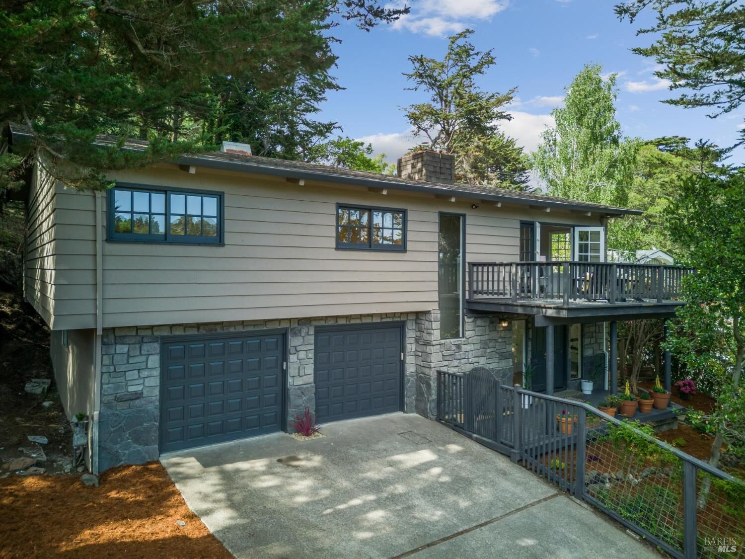 Property Photo:  606 Eucalyptus Way  CA 94941 