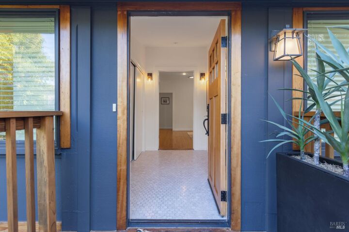 Property Photo:  5 Hillside Avenue  CA 94904 