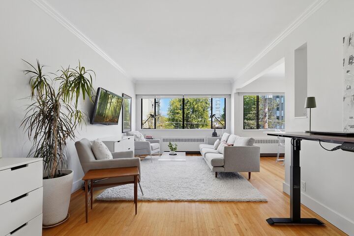 Property Photo: 2255 W 40th Avenue 8 BC V6M 1W7