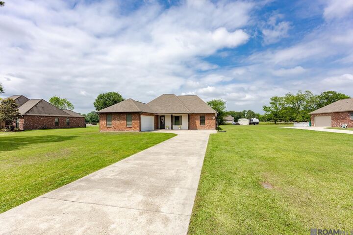 Property Photo:  6785 Lone Oak Dr  LA 70729 