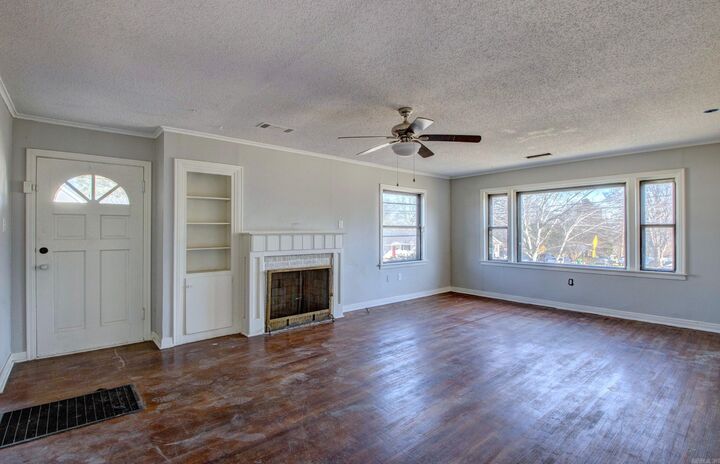 Property Photo:  2500 Booker St  AR 72204 